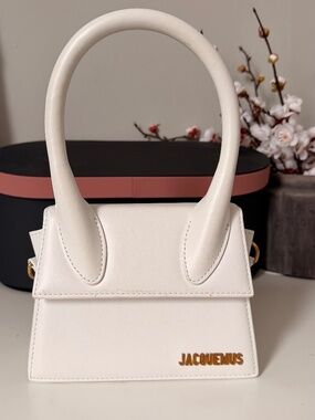 Jacquemus White 'Le Chiquito Moyen' Top Handle Bag